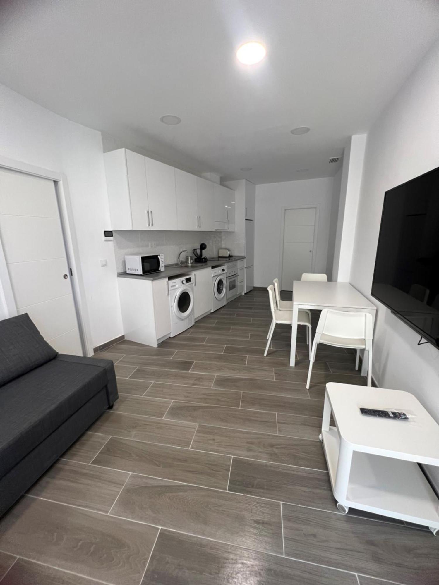 Apartamentos Montalvo Metropolis C ตอร์เรโมลิโนส ภายนอก รูปภาพ